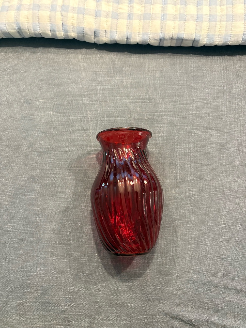 Red Glass Ribbed Vase - Unbranded - Picture 6 of 6